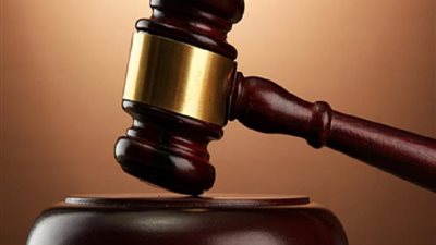 سامي لـ محكمة الأسرة: «مراتي مجنونة.. وأهلها عاوزين يخلعوني»