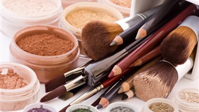 الأرانب «كبش فدا» جمالك المزيف.. صيدلي يكشف كواليس التجارب المريرة