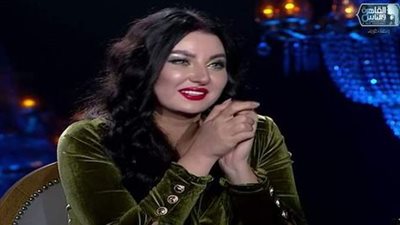 صافيناز: «أنا قلبي حجر».. (فيديو)