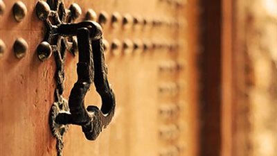 الاستئذان قيمة حضارية سبق بها الإسلام.. عودي أطفالك عليها