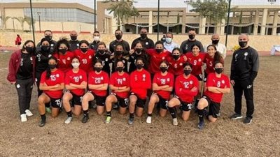 أولياء أمور لاعبات منتخب السيدات يحضرون تدريبات الفراعنة 
