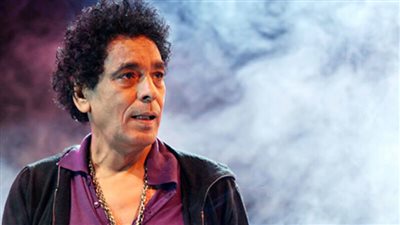 غنى لمصر وفلسطين.. محمد منير يتألق في الأوبرا بحفل «كامل العدد»