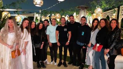 محمد زيدان وزوجته يدعوان أصدقائهما على الإفطار الجماعي 