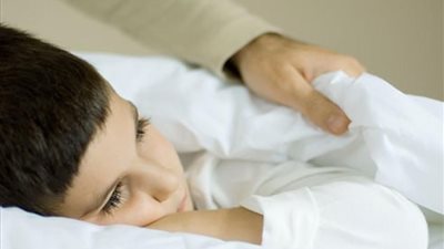 «اتعامل ازاي مع ابني المتبول لا إراديًا رغم كبر سنه؟».. طبيبة تجيب