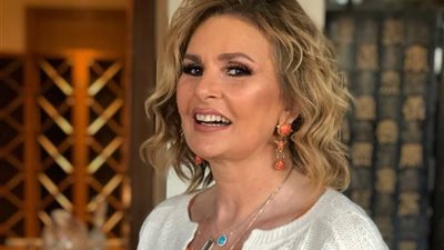 فنون على الجدران..  ديكورات منزل يسرا يكشف ذوقها العالي