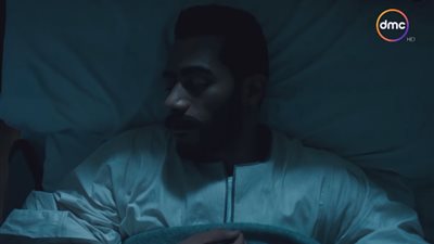 مسلسل موسى الحلقة 18 | إصابة محمد رمضان بطلق ناري داخل قطار غزة (فيديو)