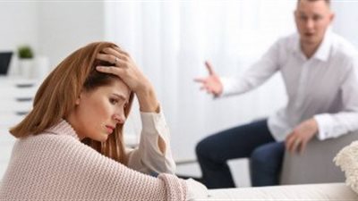 بيقول عليا نحس.. جميلة تبكي بمحكمة الأسرة وتطلب التفريق 