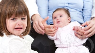 احذري.. تشجيع الأطفال ومكافأتهم بالحلوى يصيبهم باضطرابات نفسية