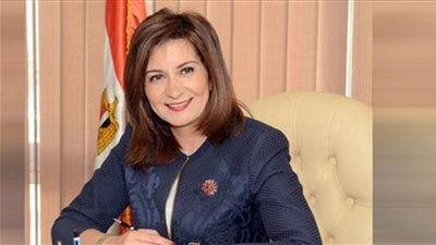 البطل أحمد شعبان.. وزيرة الهجرة تكرم مصريا ضبط مجرما هاربا بالولايات المتحدة