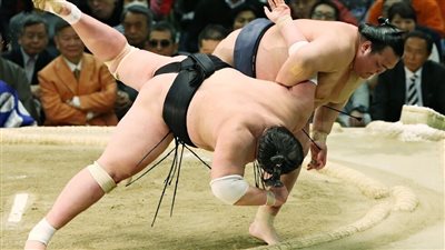 نهاية مأساوية لمصارع سومو وسط ذهول الحضور | فيديو