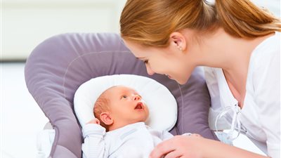 أبرز 3 أخطاء ترتكبها الأم عند تغذية أطفالها.. تعرفي عليها