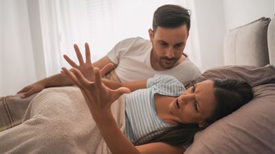 أحمد لـ محكمة الأسرة: «مراتي مريضة نفسية وبتقولي يا أبو حجر»