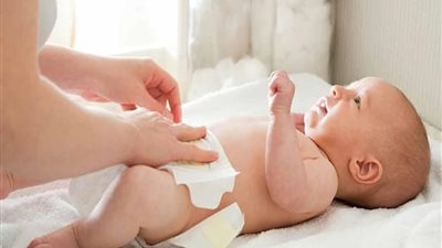 لو طفلك بيعاني من التسلخات.. تعرفي على روشتة العلاج.. فيديو