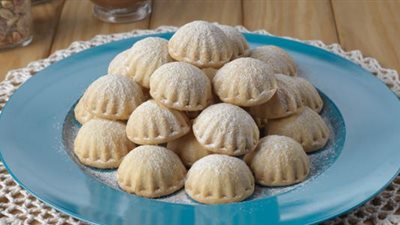 طريقة عمل كحك العيد الناعم في البيت.. فيديو