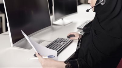 موظفون يعطلون مصالح المواطن ..  وسيدات: «قال إيه صايمين»