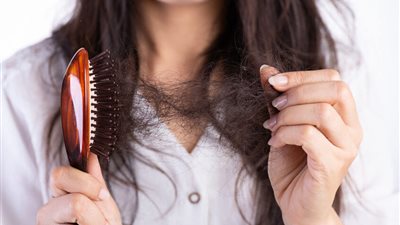 احذريها.. 5 عادات تسبب «تهيّش» الشعر وتعمل علي تساقطه