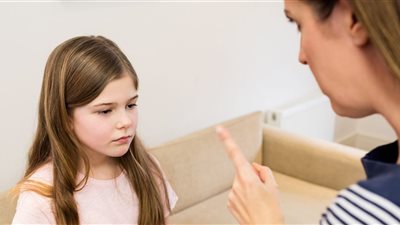 إصراره على تنفيذ طلباته.. الطفل المدلل صُداع في رأس الآباء والأمهات