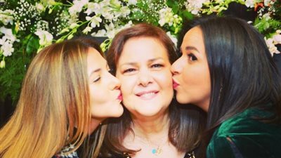  دنيا سمير غانم: اللهم اشف سمير ودلال بشفاءك وداوهم بدوائك