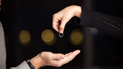 طلبت الطلاق بعد كتب الكتاب.. محسن خدع أستاذة الجامعة