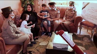 بتوجيه رئاسي.. زيارات لمنازل أسر الشهداء وهدايا عينية ومادية من الرئيس