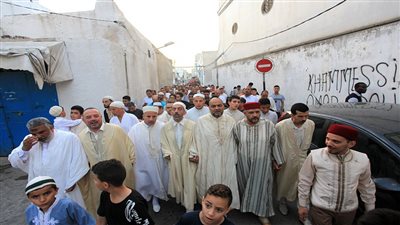 طقوس الاحتفال بالعيد في تونس وعمان وإندونيسا والسعودية والإمارات | فيديو