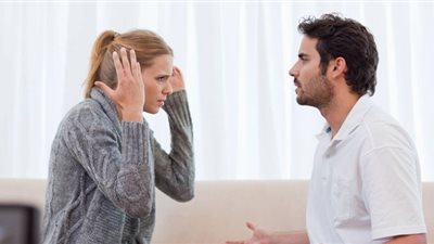 بيغير على بناته وبيتحرش ببنات الناس.. علياء تطلب الطلاق بسبب أفعال زوجها