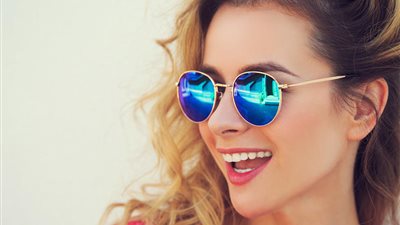 مع حلول الصيف.. كيف تختارين «نظارة شمسية» بطريقة صحيحة؟ 