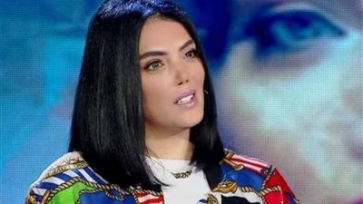 بعد حرمانها من الإنجاب.. حورية فرغلي تكشف عن سر هروب خادمتها ومعها طفل بالتبني