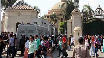 حقيقة حذف أجزاء من المقررات الدراسية قبل امتحانات جامعة القاهرة