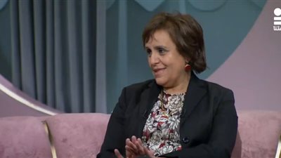 ما هي أول صدمة يتعرض لها الرضيع بعد ولادته؟.. طبيبة تُجيب (فيديو)