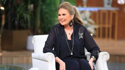 منى الشاذلي تستضيف نجوم «حرب أهلية»