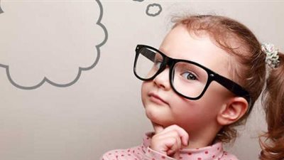 أبرزها الاتصال بالعين.. طرق بسيطة لجعل طفلك أكثر ذكاءً