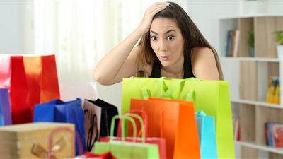 الوصايا الـ 6 للتخلص من «التسوق القهري».. تعرفي عليها