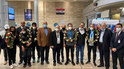 بعثة منتخب الرماية تصل القاهرة بعد الفوز بـ ذهبية كأس العالم 