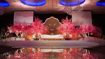 «متحتاريش لو فرحك قريب».. إليكِ أجمل تصاميم كوشة العروسين