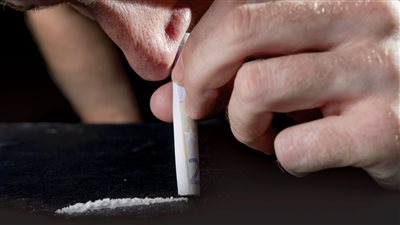 فاطمة تطلب الطلاق: «باع بنتي بتذكرة هيروين»