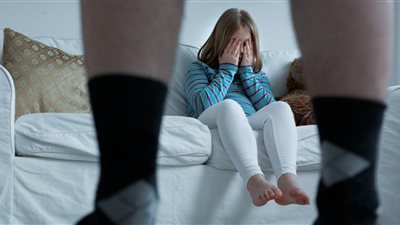 لا يعفي من المسؤولية الجنائية.. «متعملش نفسك مريض البيدوفيليا»