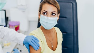هل لقاح كورونا له تأثير على الدورة الشهرية؟