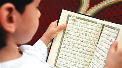 هل يصل ثواب قراءة القرآن للمُتوفَّى؟ وكيل الأوقاف الأسبق يجيب
