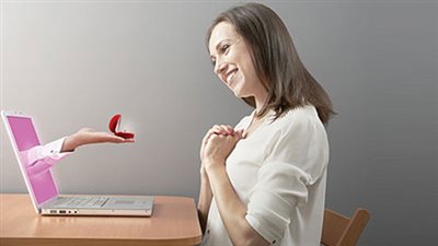 نسبة نجاحها 10%.. شيطان الزواج الإلكتروني في صورة «لايك»