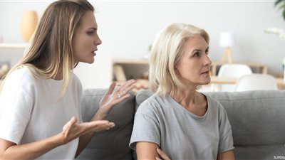 «نيرة» في محكمة الأسرة: «حماتي خطفت بناتي ورفضت أرضعهم»