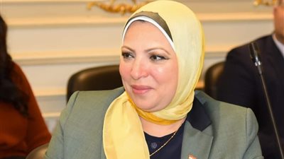 برلمانية تُشيد بقرار تطعيم كبار السن في منازلهم: سيحد من انتشار كورونا