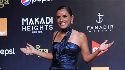 عُلا رشدي تُفاجيء متابعيها بـ«اليوجا» 