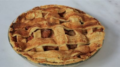 «فطيرة الخوخ».. تعرفي على مكوناتها وطريقة التحضير 