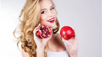 التوت والرمان لبشرة شابة خالية من التجاعيد.. للأبد