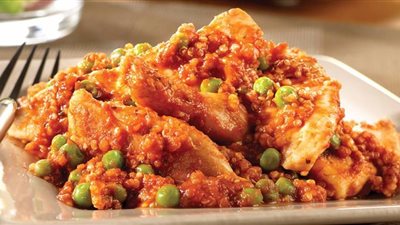 سهلة ولذيذة.. طريقة عمل صدور دجاج بالأرز والبسلة