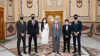 بينهم فاطمة البنا.. وزير الإنتاج الحربي يكرّم الفائزين بجوائز مسابقة العلوم والهندسة