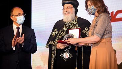 «مكرم» تُشارك في احتفالية الكاتدرائية.. والبابا تواضروس الثاني يشكر الرئيس السيسي