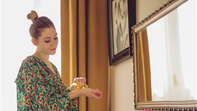 لرائحة جذابة.. أفضل العطور النسائية في صيف 2021