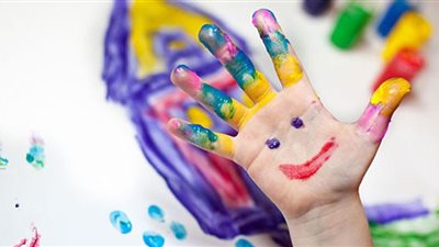 لاستخراج طاقتهم الداخلية.. تعرفي على طرق علاج الأطفال بالفن| فيديو